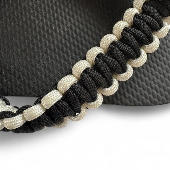 Old Navy Black & White Jeep Paracord flip-flops Women's Size 9 - Picture 3 of 7